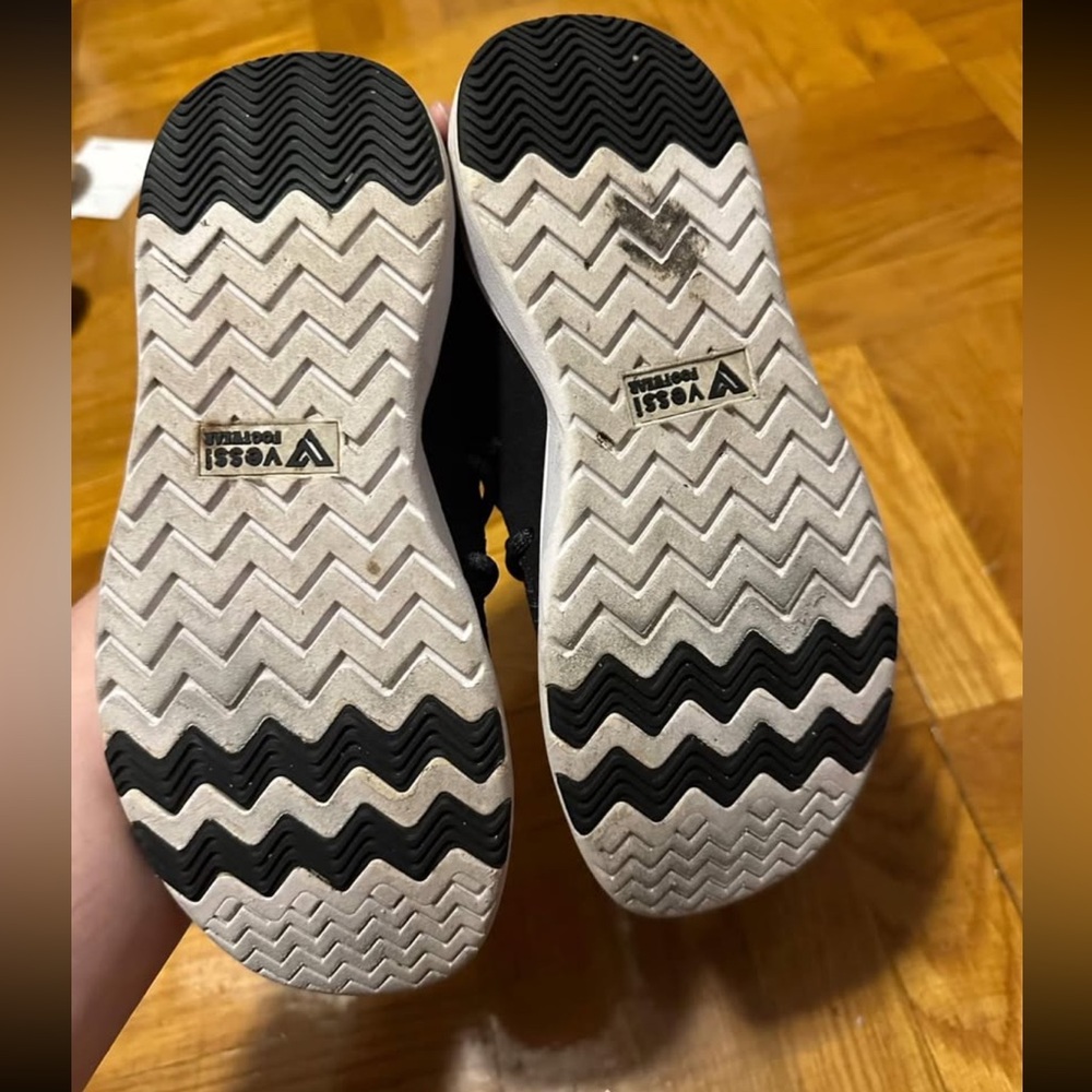 🌦️Come Clean Closet Sale🌦️ Vessi cityscape shoes - Picture 3 of 4